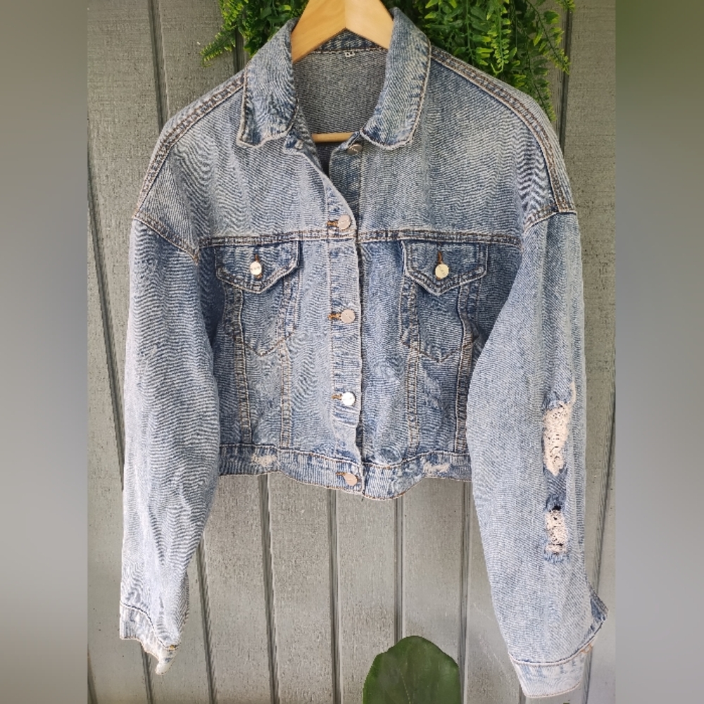 Red Queen Distressed Denim Oversized Cropped Jean Jacket Sz M